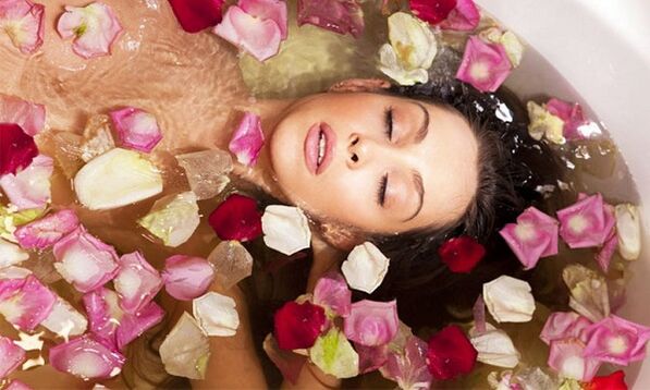 tomar baños con aceite para agrandar los senos