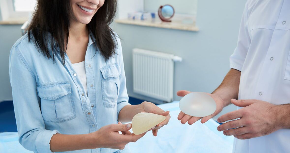 Elección de implantes antes de la mamoplastia de aumento mamario